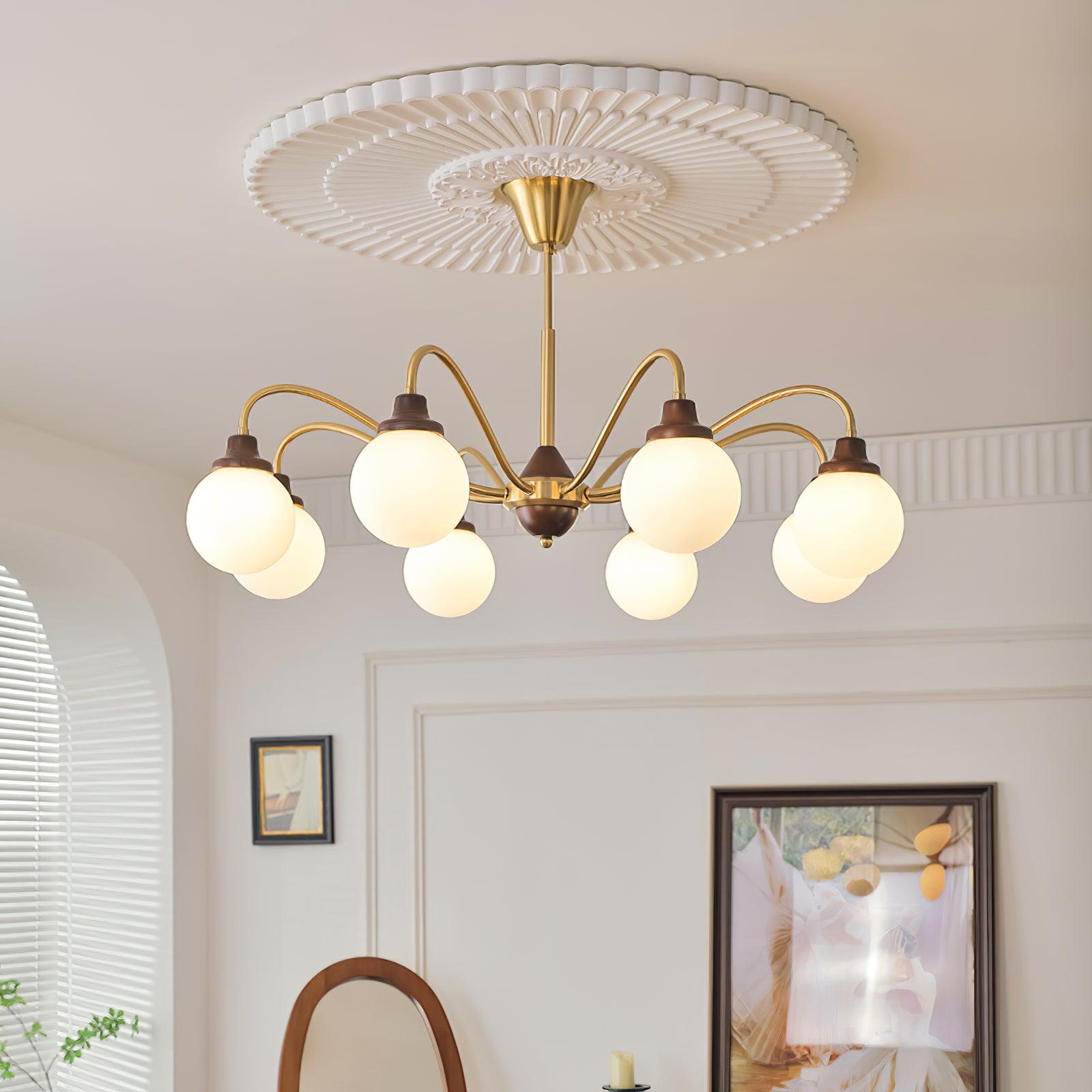Lustre doré Avec Bras en Bois de Frêne et Globes en Verre Blanc, Style Rétro