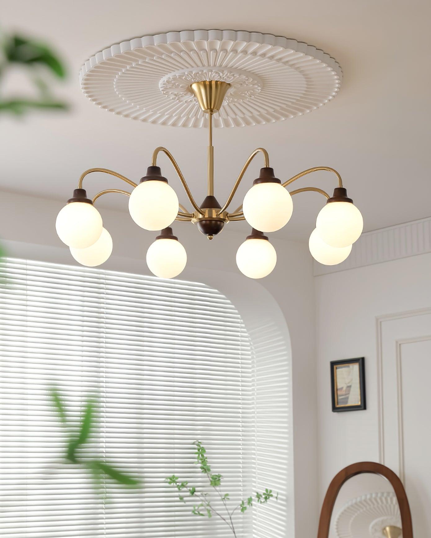 Lustre doré Avec Bras en Bois de Frêne et Globes en Verre Blanc, Style Rétro