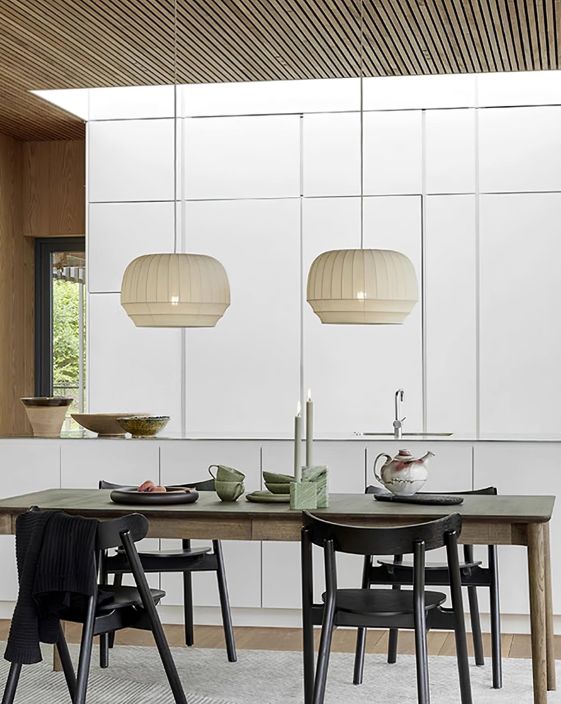 Suspension Luminaire Soie Abat-jour Blanc Tissu Lignes Verticales Doux Moderne Minimaliste