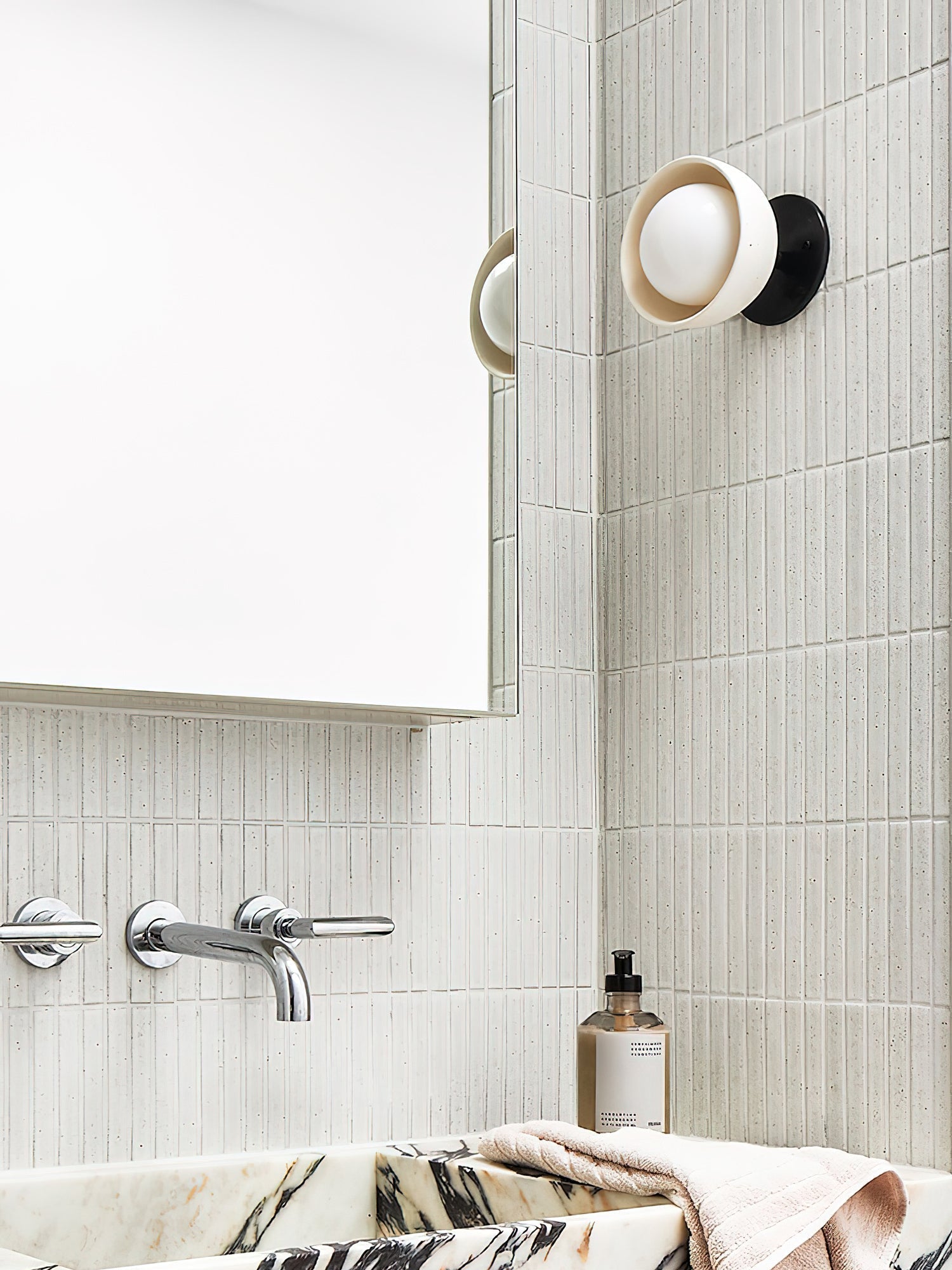 Lia Applique Murale Minimaliste en Travertin