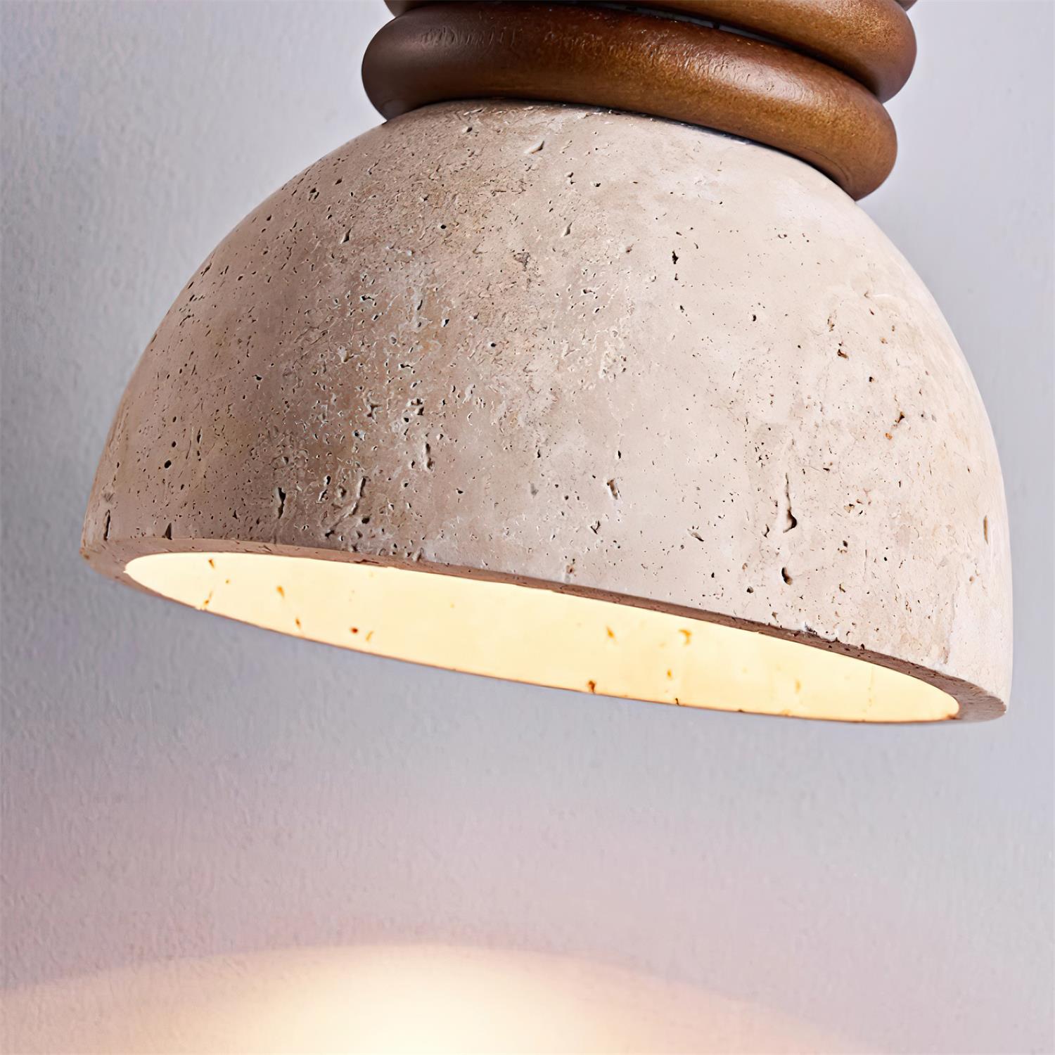 Lampe Suspension Dôme en Travertin Anneaux en Bois de Noyer Ambiance Minimaliste