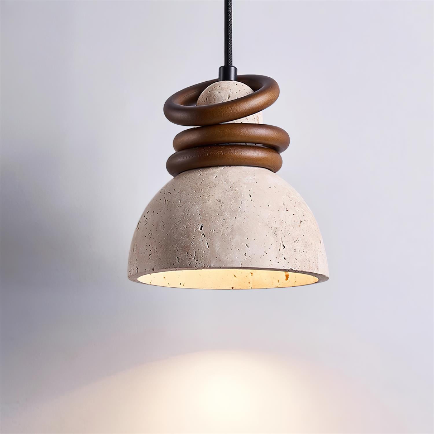 Lampe Suspension Dôme en Travertin Anneaux en Bois de Noyer Ambiance Minimaliste