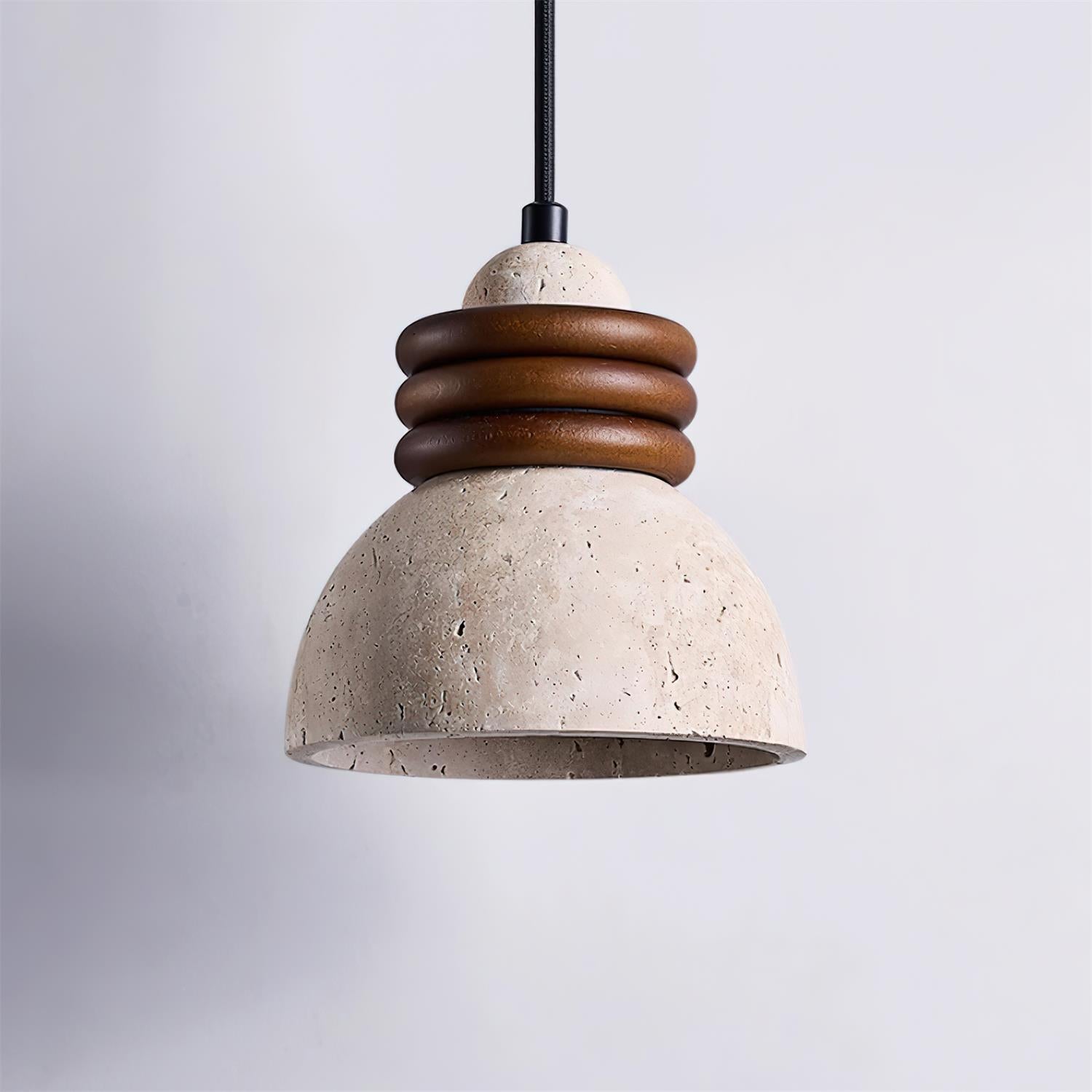 Lampe Suspension Dôme en Travertin Anneaux en Bois de Noyer Ambiance Minimaliste
