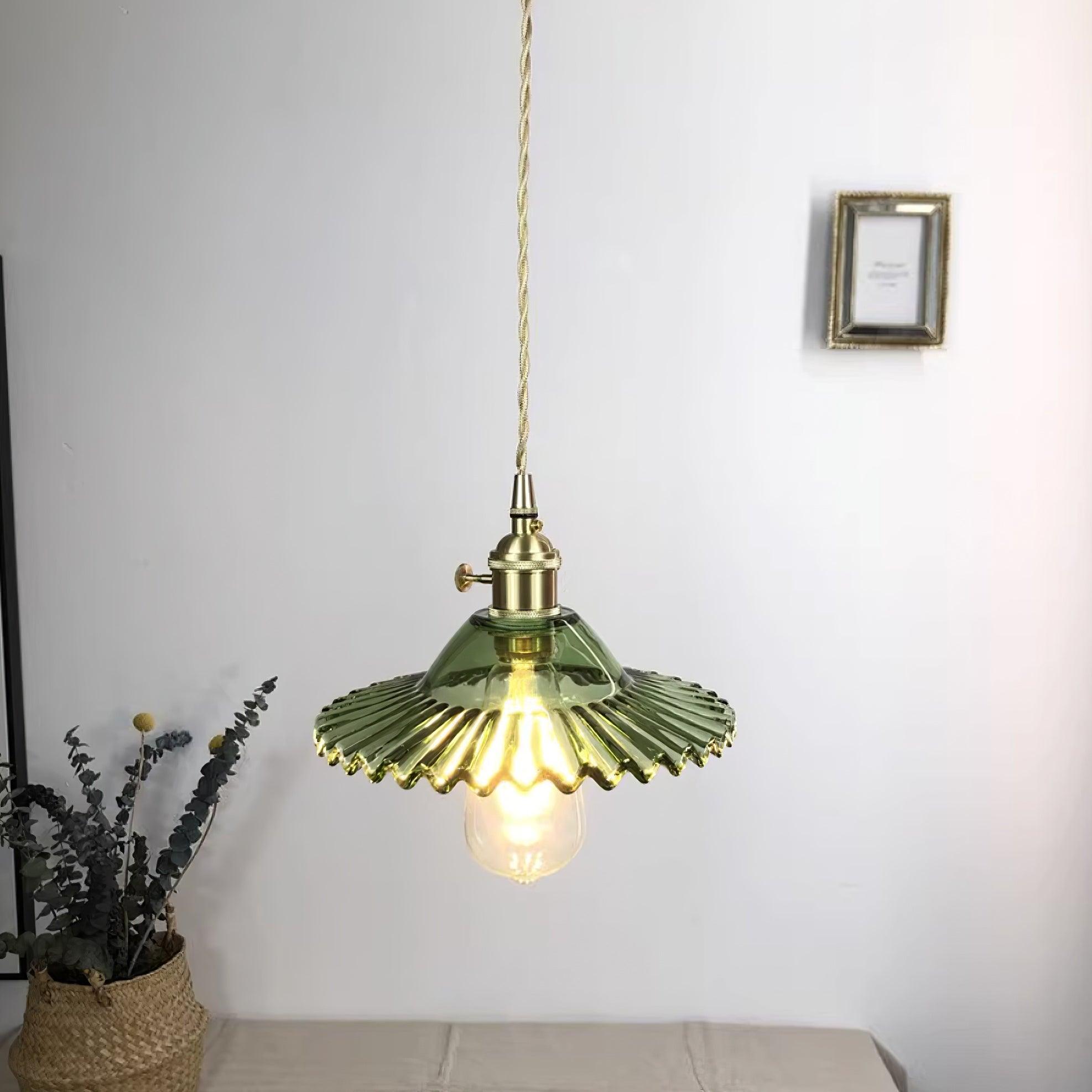 Suspension Ébouriffé Verre Ombre Festonné Bord Laiton Accents Rétro