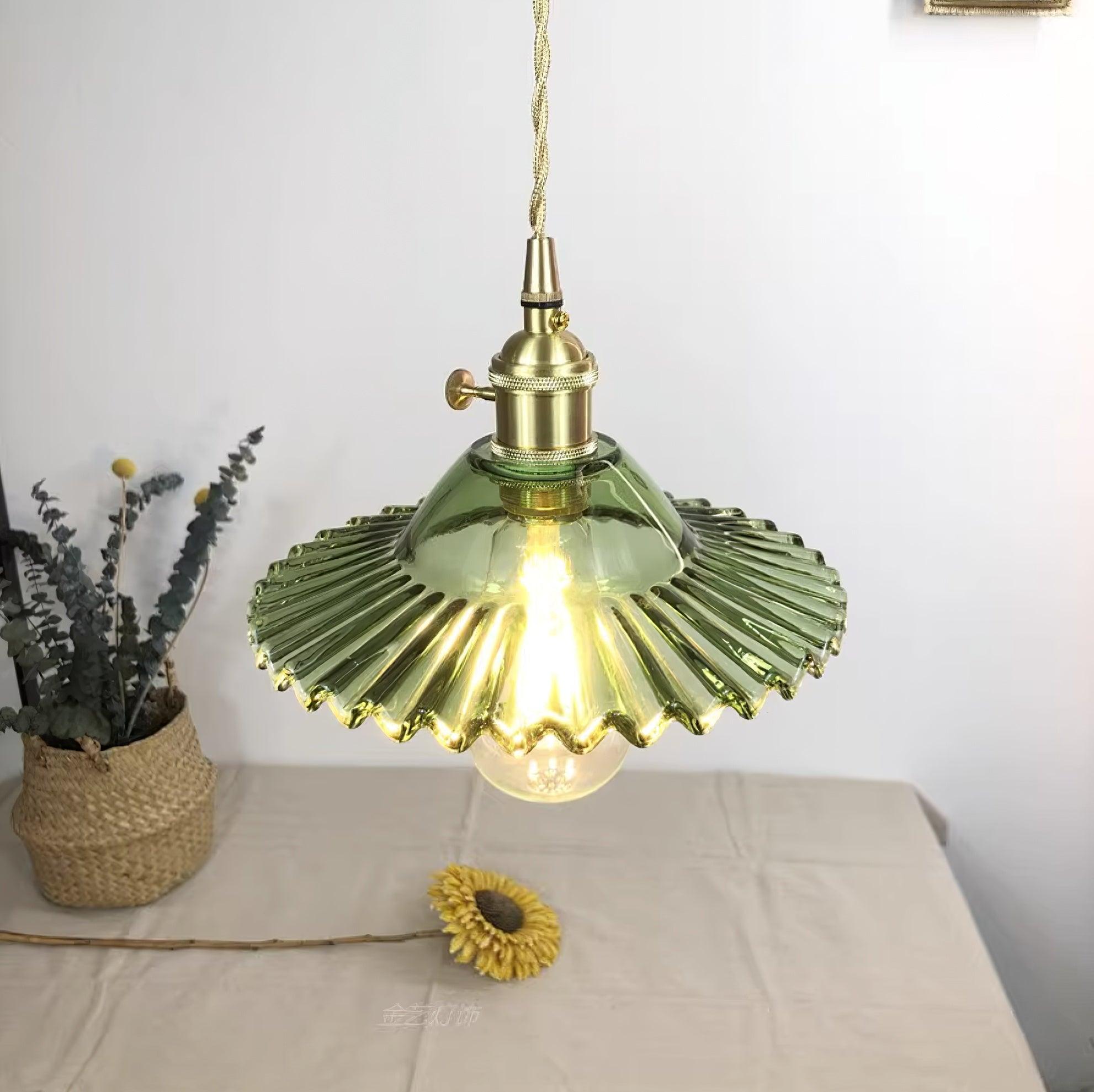Suspension Ébouriffé Verre Ombre Festonné Bord Laiton Accents Rétro