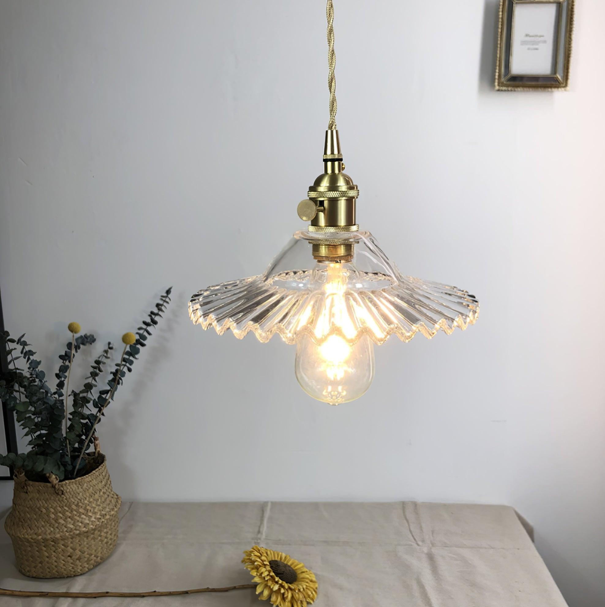 Suspension Ébouriffé Verre Ombre Festonné Bord Laiton Accents Rétro