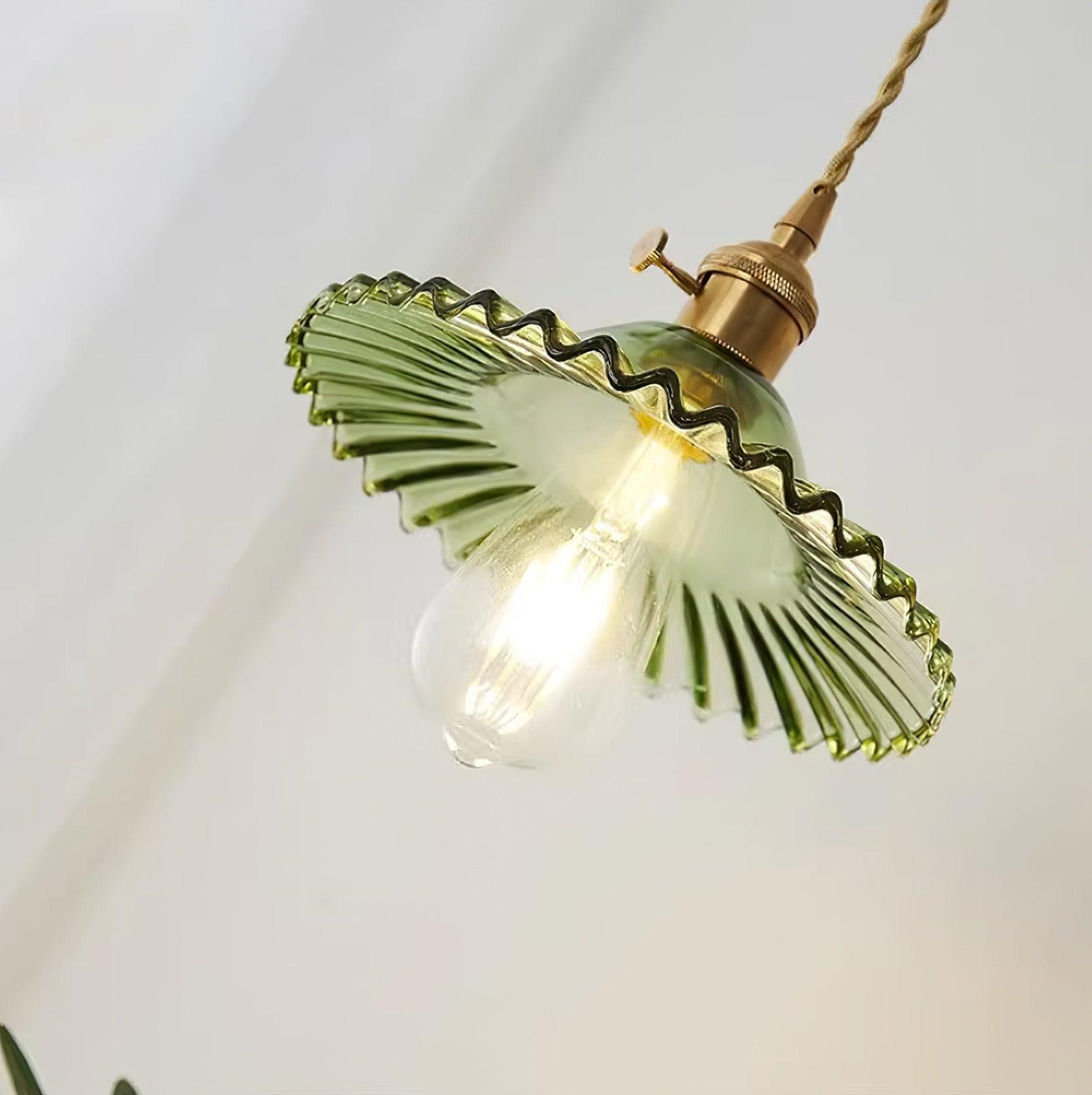 Suspension Ébouriffé Verre Ombre Festonné Bord Laiton Accents Rétro