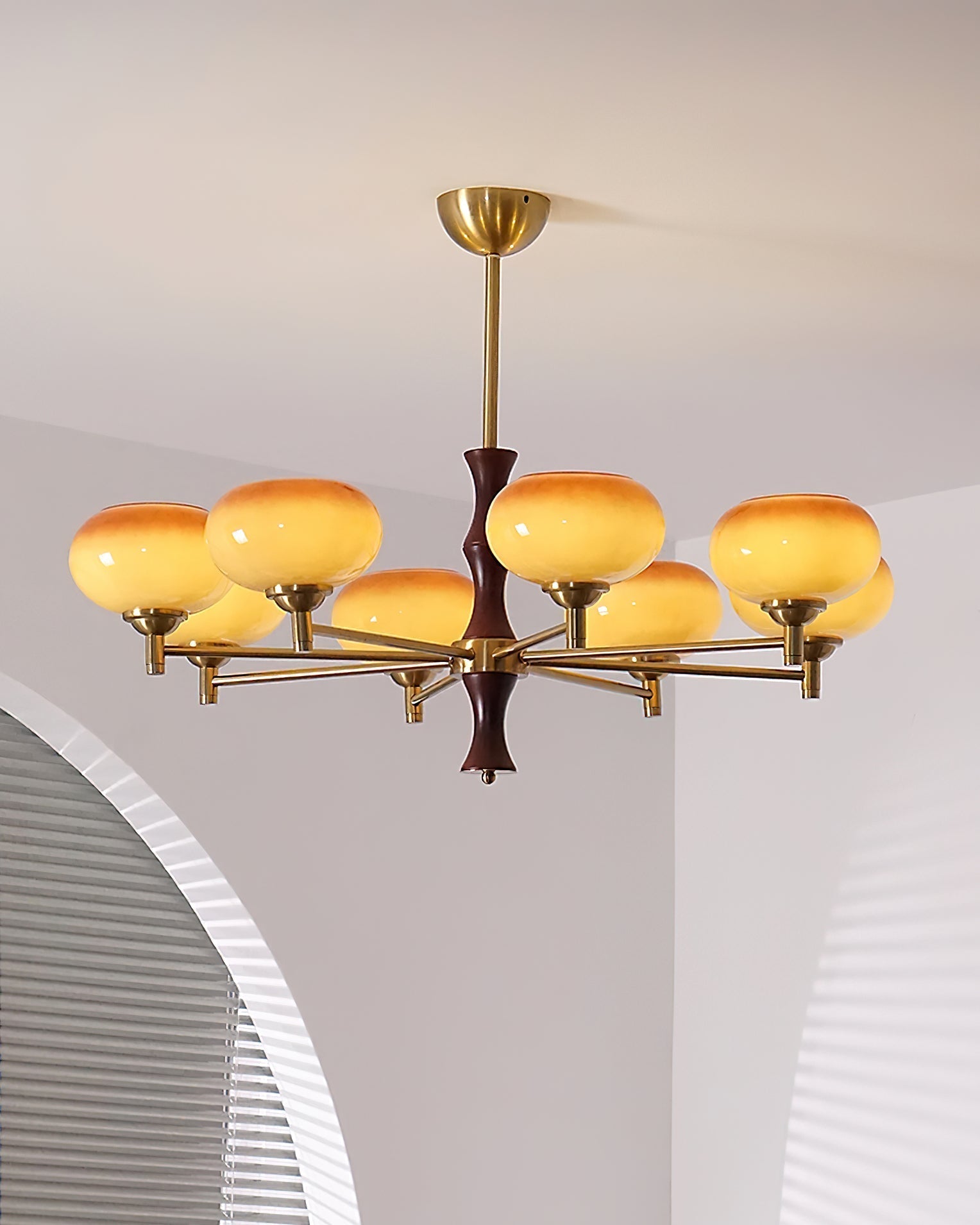 Virelli Lustre Globes en Verre Caramel Bras en Bois de Noyer Vintage