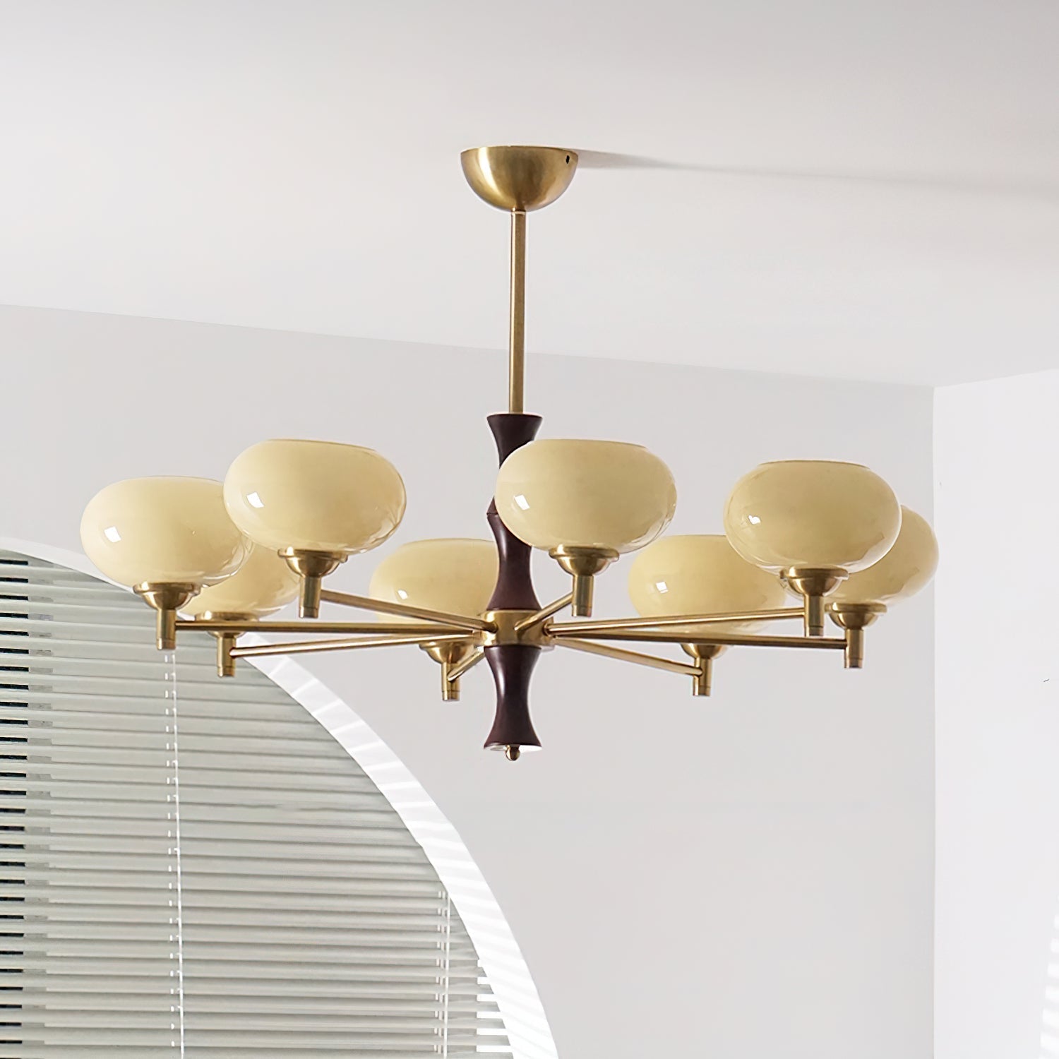 Virelli Lustre Globes en Verre Caramel Bras en Bois de Noyer Vintage