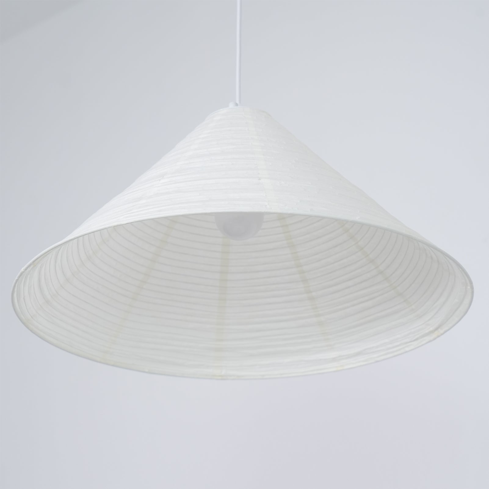 Conic Suspension Lampe Pyramidale en Papier