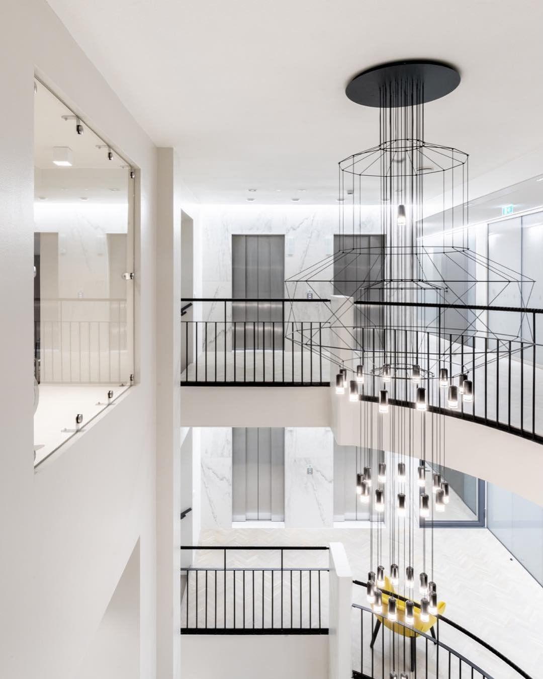 Lustra Lustre Lignes Noir Structure Métallique LED
