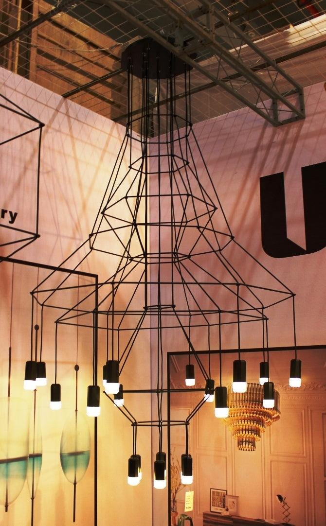 Lustra Lustre Lignes Noir Structure Métallique LED