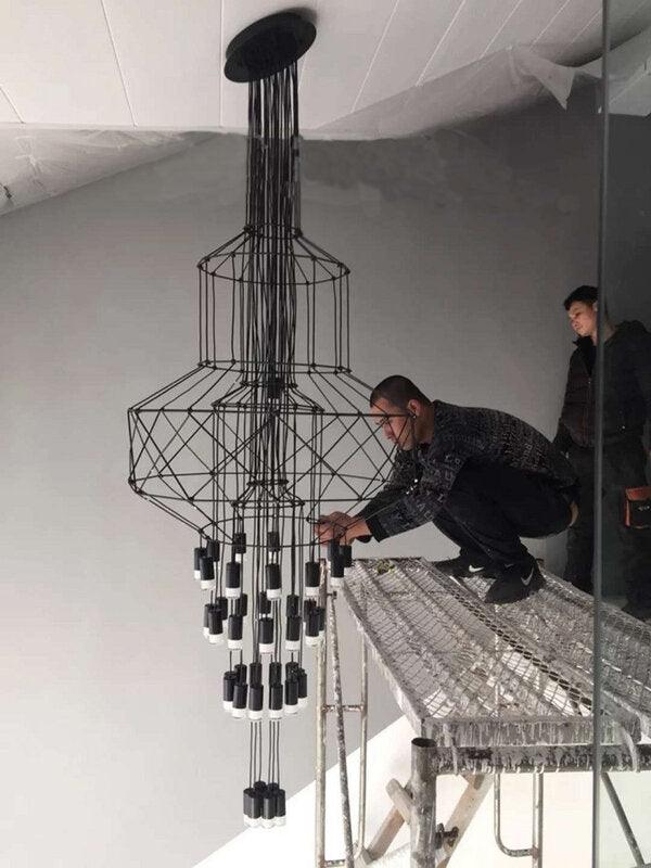 Lustra Lustre Lignes Noir Structure Métallique LED