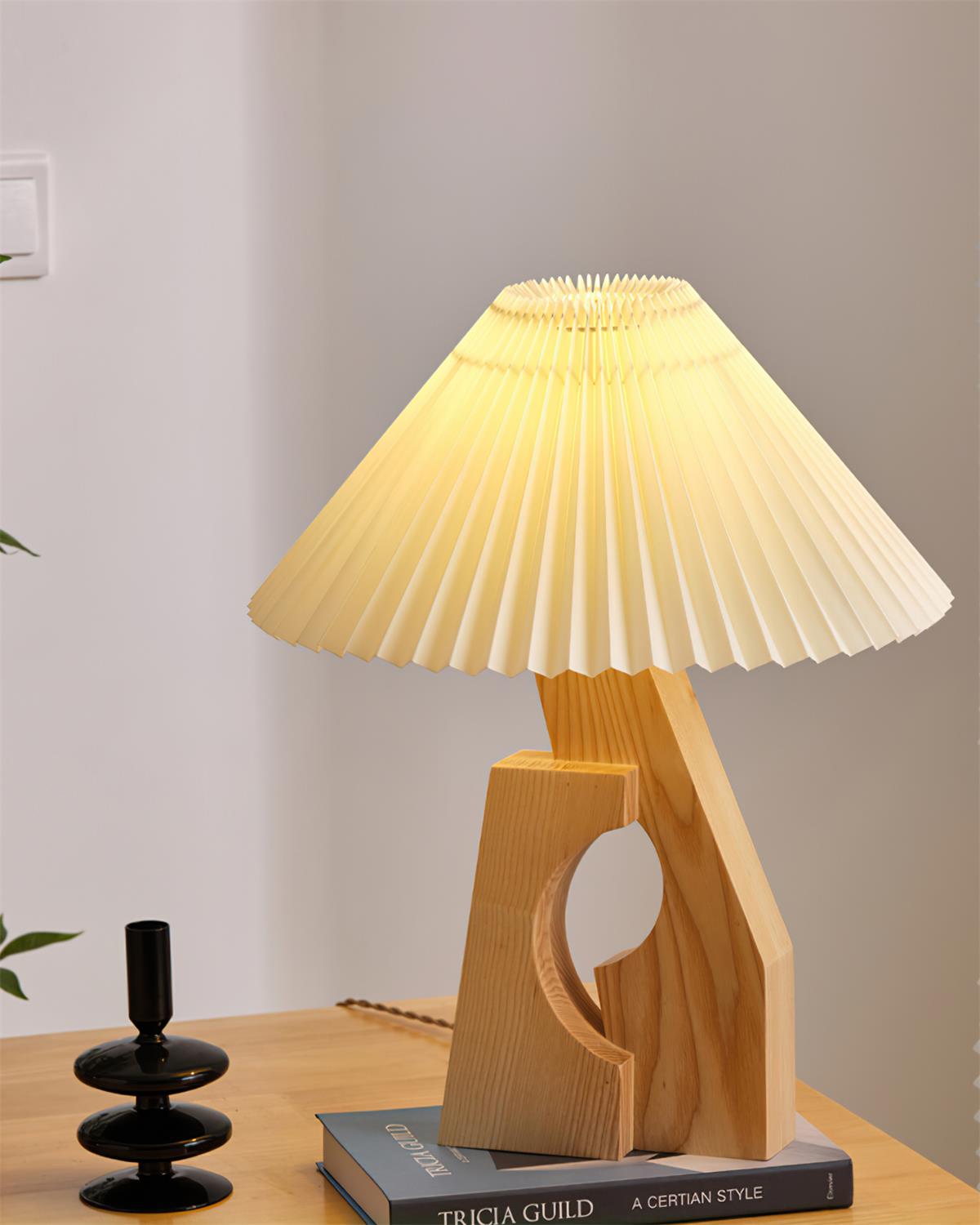 Zain Lampe de Table Plissée Papier Plissée Sculpturale en Bois