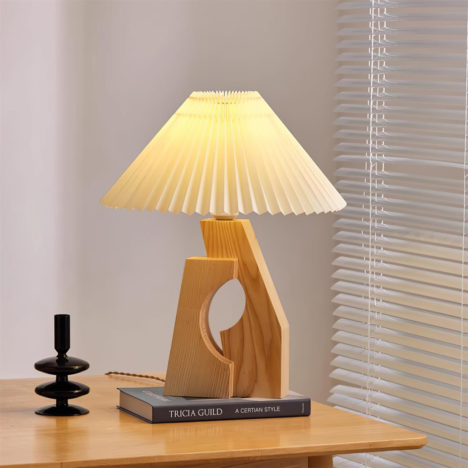 Zain Lampe de Table Plissée Papier Plissée Sculpturale en Bois
