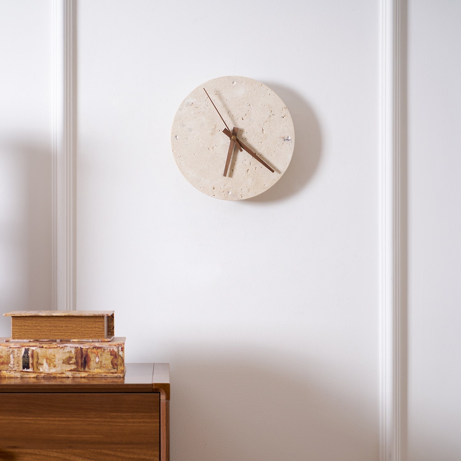 Drift Applique Murale Horloge Travertin
